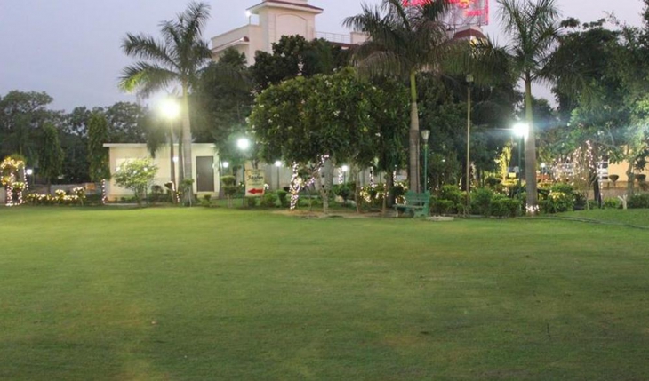 The Royal Jashn Party Lawn in Noida Photos