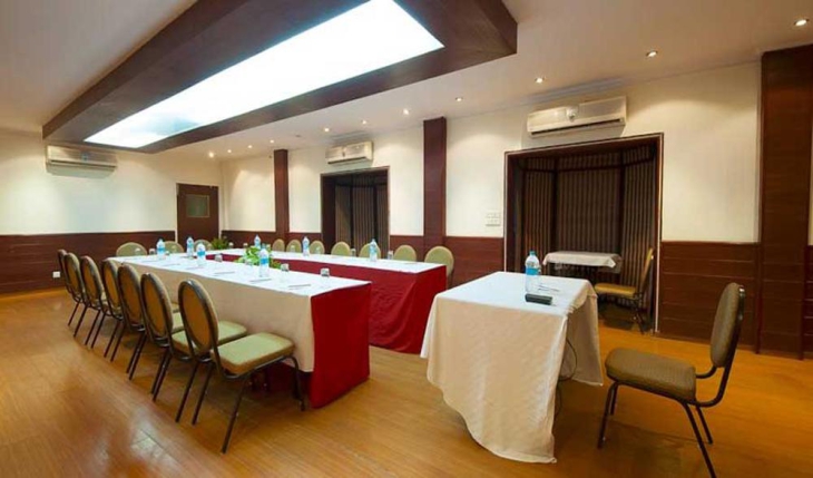 Hotel Siris 18 Conference Room in Gurgaon Photos