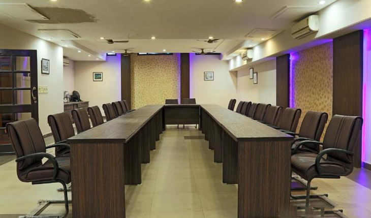 Hotel Siris 18 Conference Room in Gurgaon Photos