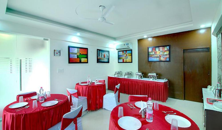 Staayz Premium Hotel Banquet Hall in Gurgaon Photos