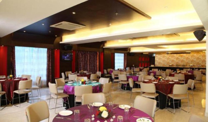 Treehouse Queens Pearl Hotels in Gurgaon Photos