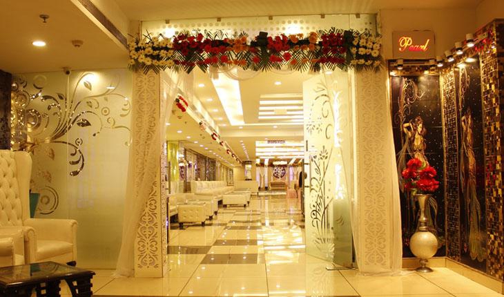 Dee Pearls Banquet in Delhi Photos