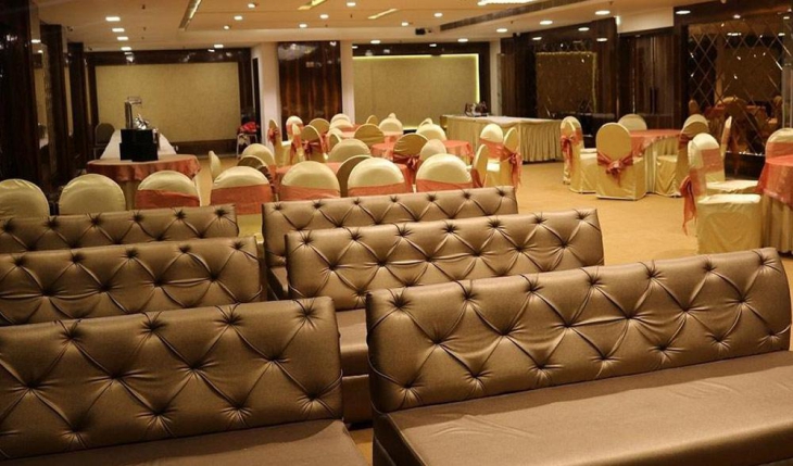 Ap Holiday Inn Banquet Hall In Rohini Delhi Photos