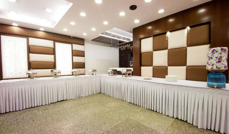 Hotel Fortuner Banquet Hall in Delhi Photos