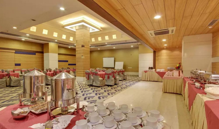 Imperial IV at Golden Tulip Essential Banquet Hall in Delhi Photos