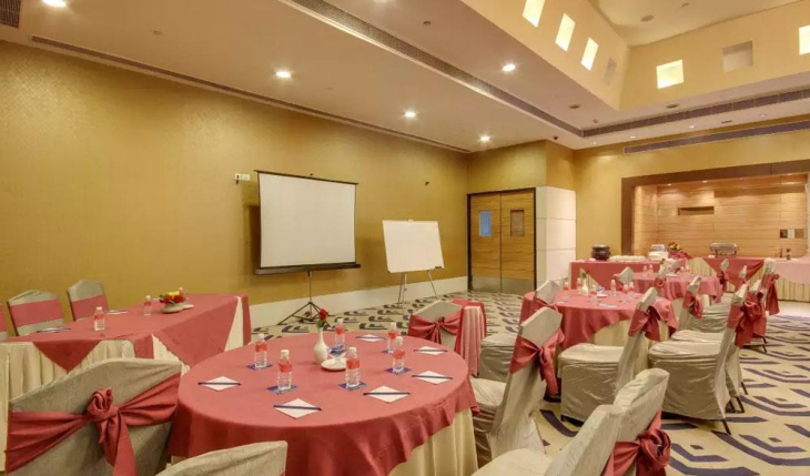 Imperial IV at Golden Tulip Essential Banquet Hall in Delhi Photos