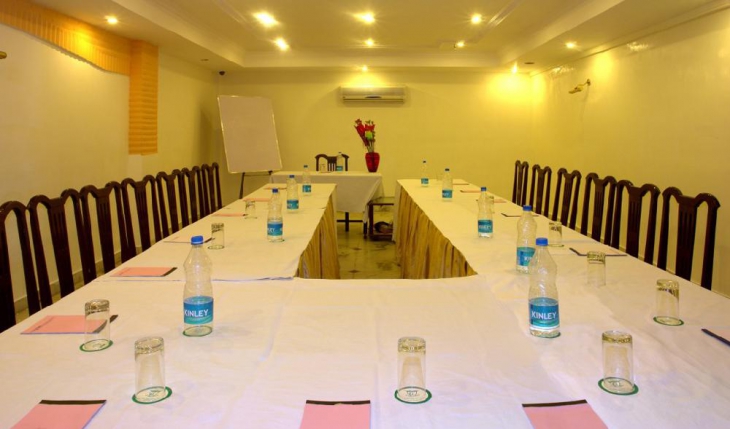 Crest Inn Conference Room in Delhi Photos