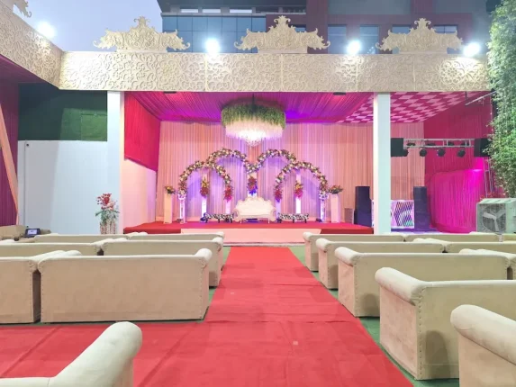 Green Garden Party Lawn in Delhi Photos