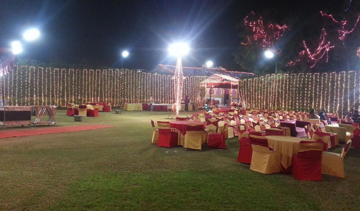 Green Garden Party Lawn in Delhi Photos