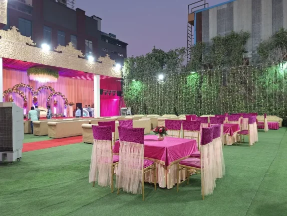 Green Garden Party Lawn in Delhi Photos