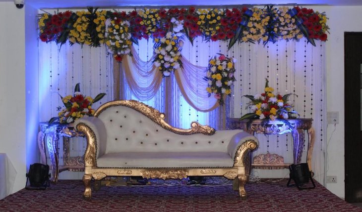 Hotel Le Crescent Banquet Hall in Ghaziabad Photos
