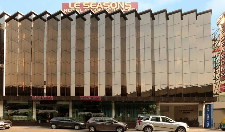 Hotel Le Seasons Banquet Hall in Delhi Photos