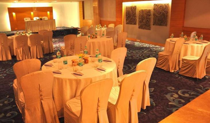 Fortune Inn Grazia Hotels in Noida Photos