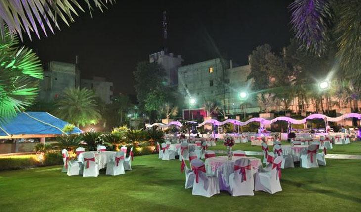 D Imperia Hotel Party Lawn in Delhi Photos
