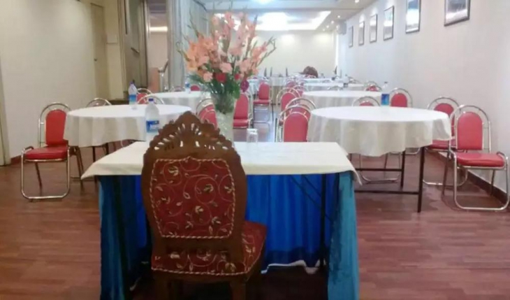 Banquet Hall at Hotel Emarald in Delhi Photos