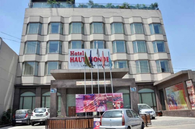 Hotel Haut Monde in Gurgaon Photos