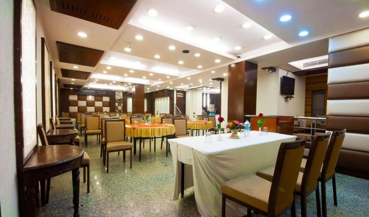 Hotel Fortuner Banquet Hall in Delhi Photos