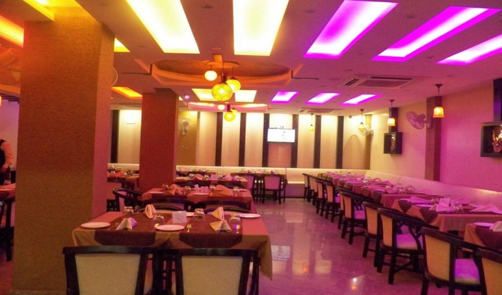 Moti Mahal Delux Restaurant in Delhi Photos