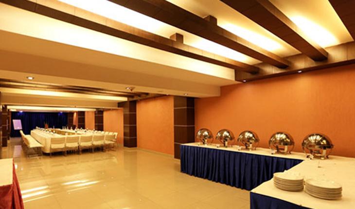 Hotel Le Seasons Banquet Hall in Delhi Photos